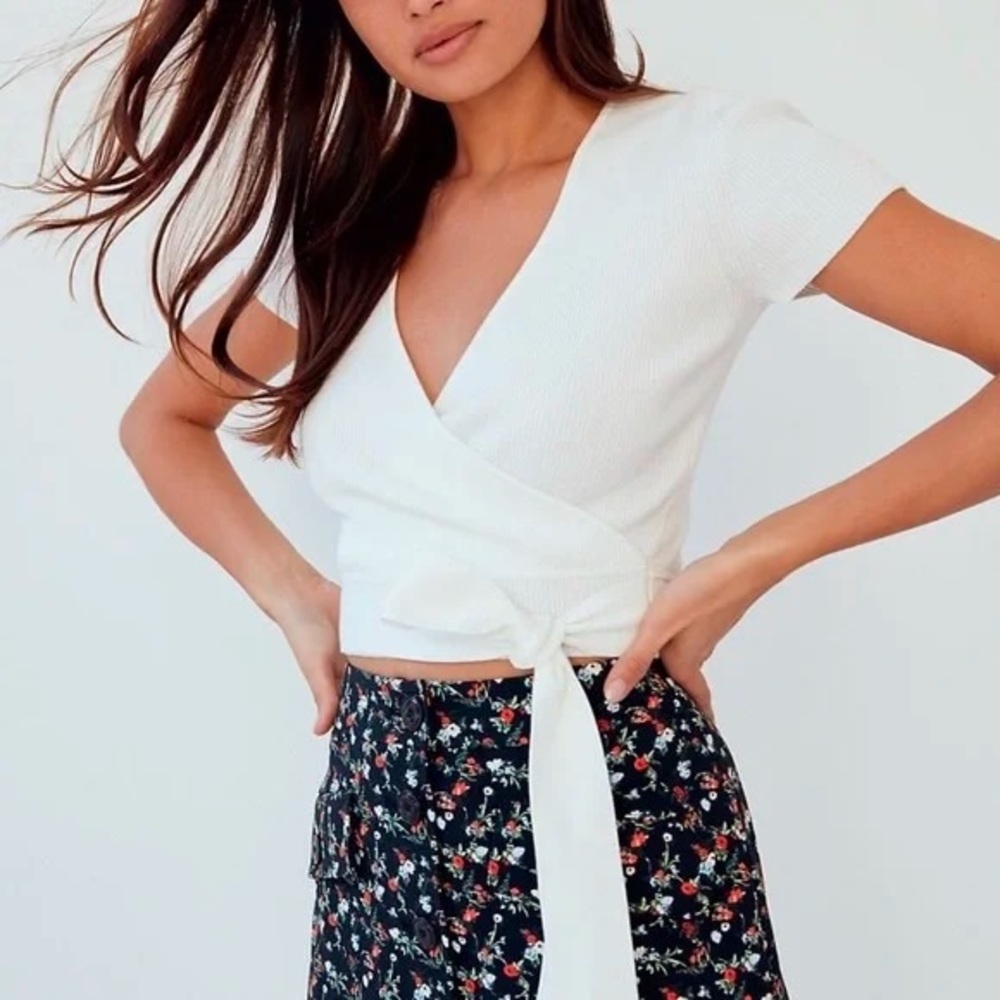 Aritzia cropped white knit wrap tee